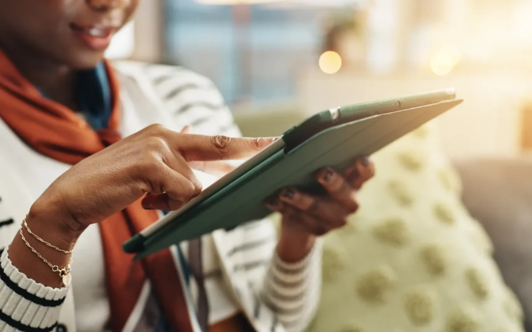 The Real Difference Between E-Readers, Paper and Phones for Eye Strain